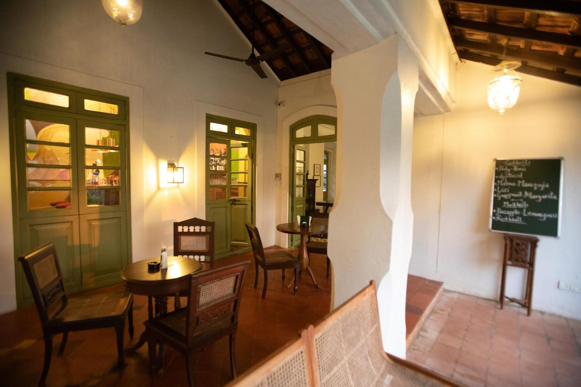 The Project Cafe Aldona Exterior foto